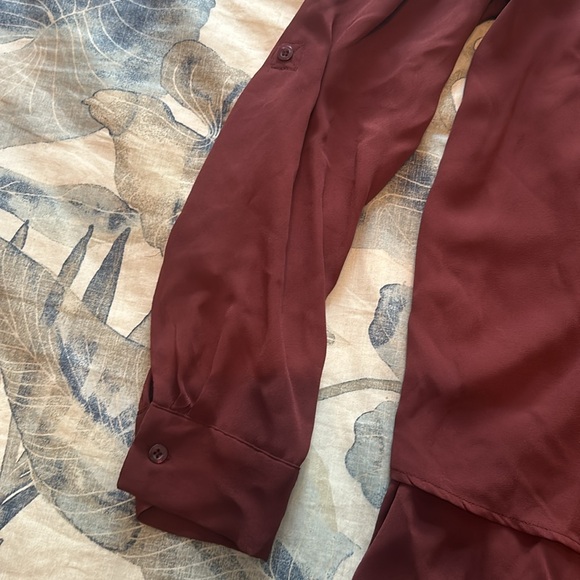 Simply Vera Vera wang flowey maroon top - Picture 4 of 5